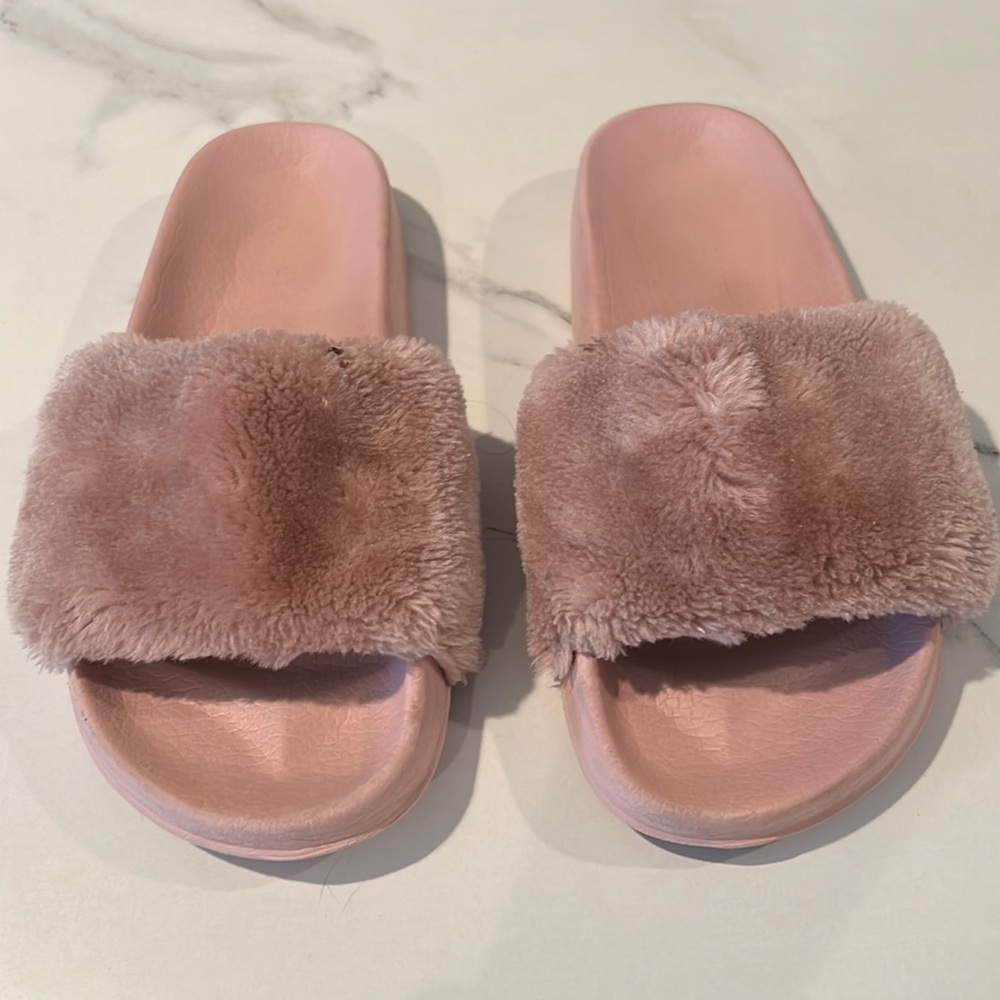 Pink fuzzy SLIDE slippers, size 7